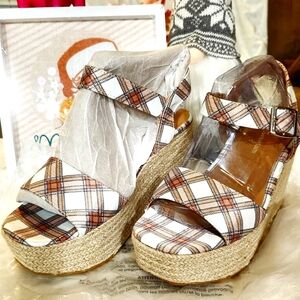 Tru Comfort Foam plaid espadrilles sz. 6 NWT
